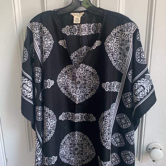 Gypsy Blue black and white caftan - Picture 2 of 3